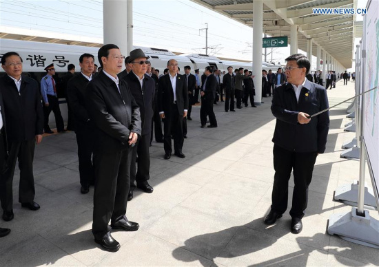 Chinese Vice Premier Zhang Gaoli visits the Baiyangdian railway station in Rongcheng County during an inspection trip to Xiongan New Area, north China's Hebei Province, May 6, 2017. (Xinhua/Wang Ye)