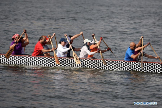 Egyptian trainees experience Chinese Dragon Boating on the Nile River in Cairo, Egypt on May 6, 2017. (Xinhua/Zhao Dingzhe)