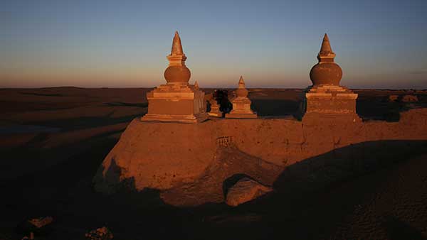 Juyan, which lies deep in the Gobi Desert in the Inner Mongolia autonomous region's Alxa League, was once a key stop on the ancient Silk Road. It hosts ruins today. (Photo provided to China Daily)