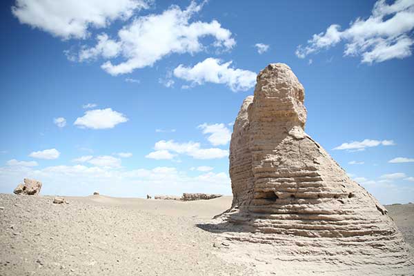 Juyan, which lies deep in the Gobi Desert in the Inner Mongolia autonomous region's Alxa League, was once a key stop on the ancient Silk Road. It hosts ruins today. (Photo provided to China Daily)