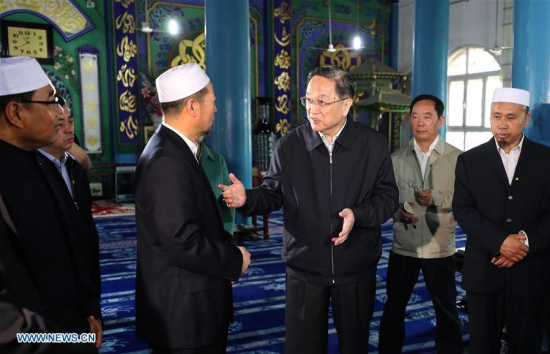 Yu Zhengsheng, chairman of the National Committee of the Chinese People's Political Consultative Conference (CPPCC), visits a mosque in Yongning County, Yinchuan City, capital of northwest China's Ningxia Hui Autonomous Region, May 9, 2017. (Xinhua/Ma Zhancheng)