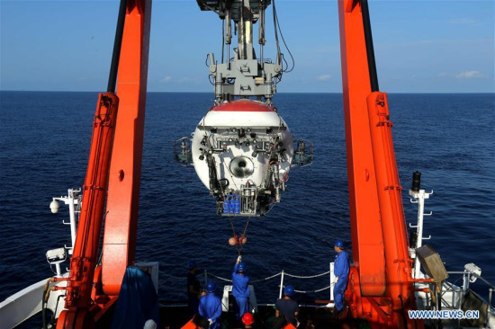 Jiaolong, China's manned submersible, is about to dive into the South China Sea, south China, May 10, 2017. (Xinhua/Liu Shiping)
