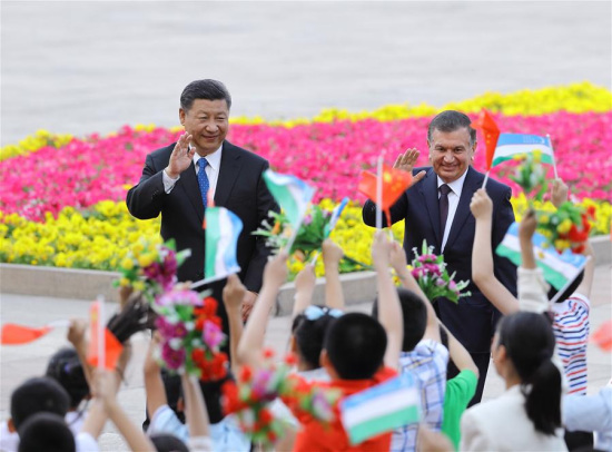 Chinese President Xi Jinping (L) holds a welcome ceremony for Uzbek President Shavkat Mirziyoyev before their talks in Beijing, capital of China, May 12, 2017. (Xinhua/Wang Ye)