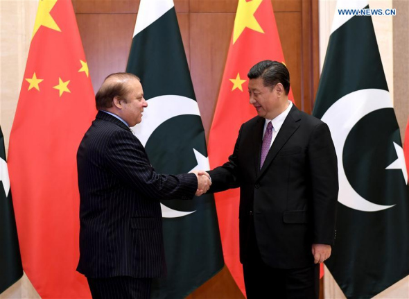 Chinese President Xi Jinping (R) meets with Pakistani Prime Minister Nawaz Sharif in Beijing, capital of China, May 13, 2017. (Xinhua/Rao Aimin)