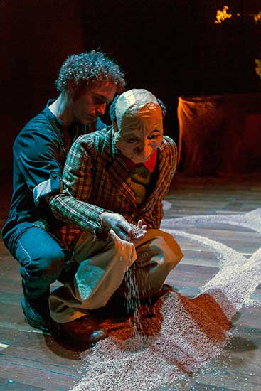 Spanish painter Borja Gonzalez will work with his band to perform Dreams of Sand, a show that combines sand art, live music, big-sized puppets and speed painting in Beijing.(Photo provided to China Daily)