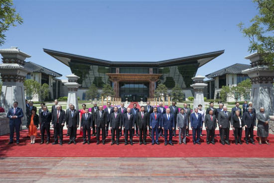 Chinese PresidentXi Jinping, foreign delegation heads and guests pose for a group photo at the Leaders' Roundtable Summit of the Belt and Road Forum (BRF) for International Cooperation at Yanqi Lake International Convention Center in Beijing, capital of China, May 15, 2017. (Xinhua/Yao Dawei)