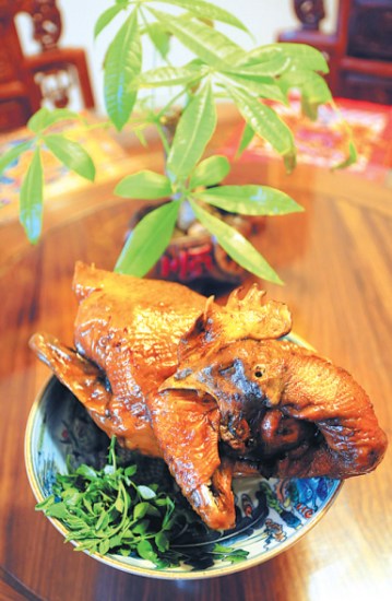 Court herbal chicken. (Photo by Xing Yi/China Daily)