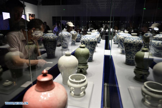 People watch porcelain wares displayed at the Shandong Museum in Jinan, capital of east China's Shandong Province, May 18, 2017. Thursday marks the International Museum Day. (Xinhua/Guo Xulei)