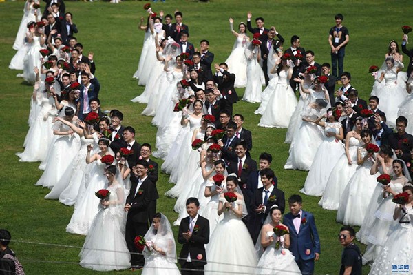 A group wedding (file photo/Xinhua)
