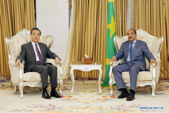 Mauritanian President Mohamed Ould Abdel Aziz (R) meets with Chinese Foreign Minister Wang Yi in Nouakchott, Mauritania, May 19, 2017. (Xinhua/Xing Jianqiao)
