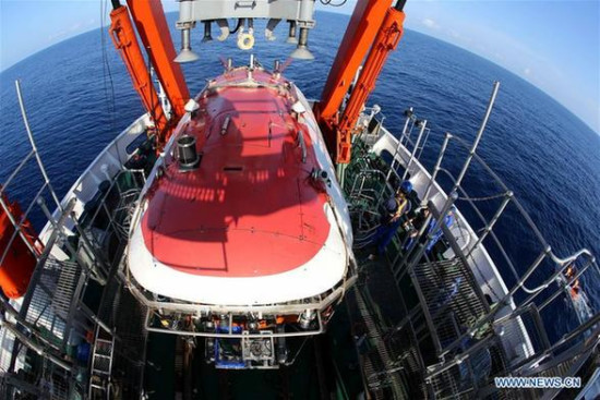 Jiaolong, China's manned submersible, is about to dive into the South China Sea, south China, May 10, 2017. (Xinhua/Liu Shiping)