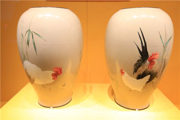 The ongoing exhibition at Kulangsu gallery in Xiamen, the Palace Museum's first satellite gallery, showcases many artifacts ranging from antique clocks and scientific instruments to enamel pieces and porcelain. The artifacts are mainly gifts from Western missionaries and diplomats to Chinese kings from the 16th century to the early 20th century. Photos by Jiang Dong/China Daily