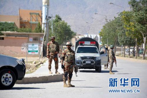 Soldiers walk around a kidnapping scene where two Chinese nationals were kidnapped by unknown gunmen in Quetta city, Pakistan, May 24, 2017. (Photo/Xinhua)