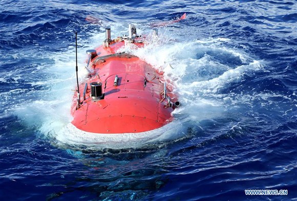 China's manned submersible Jiaolong surfaces after a dive in the Mariana Trench on May 30, 2017. Jiaolong dived to 6,699 meters during Tuesday's mission in the Mariana Trench. (Xinhua/Liu Shiping)