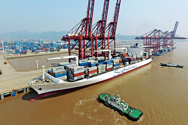 A Safmarine ship bound for Malaysia, Iran, and Turkey leaves Zhoushan Port in Ningbo, Zhejiang Province on April 2, 2017.