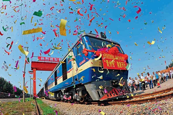 A block train about to set out from Weifang, Shandong Province, to Central Asia on August 28, 2015.