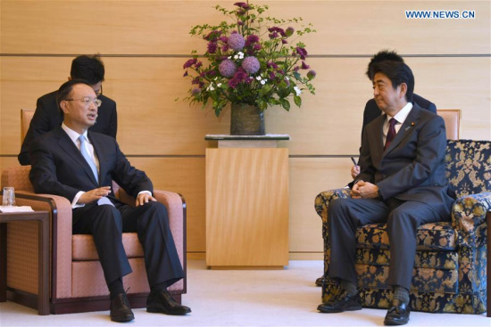 Japanese Prime Minister Shinzo Abe (R) meets with Chinese State Councilor Yang Jiechi in Tokyo, Japan, May 31, 2017. (Xinhua/Gang Ye)