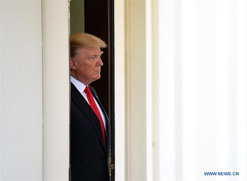 U.S. President Donald Trump awaits the arrival of Vietnamese Prime Minister Nguyen Xuan Phuc at the White House in Washington D.C., the United States, on May 31, 2017. (Xinhua/Yin Bogu)