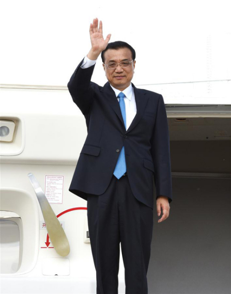 Chinese Premier Li Keqiang arrives in Brussels, Belgium, June 1, 2017. Li is scheduled to attend the 19th China-EU leaders' meeting in Brussels and pay an official visit to Belgium. (Xinhua/Rao Aimin)