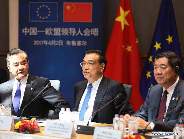 Chinese Premier Li Keqiang (C) attends the 19th China-EU leaders' meeting in Brussels, Belgium, June 2, 2017. (Xinhua/Liu Weibing)