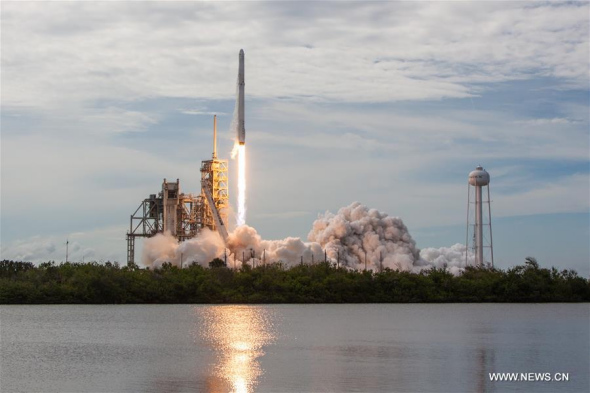 The photo made available by U.S. space firm SpaceX on June 3, 2017 shows the company's Falcon 9 rocket launching at the Kennedy Space Center in Florida, the United States. U.S. space firm SpaceX on Saturday launched supplies to the International Space Station, including an experiment from a Chinese university that will test the effects of space environments on DNA. (Xinhua)