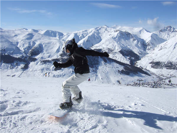 Qian Haiying, founder of the Banff China film festival that promotes outdoor and nature documentaries, is herself a fan of outdoor sportsdiving, running and skiing.