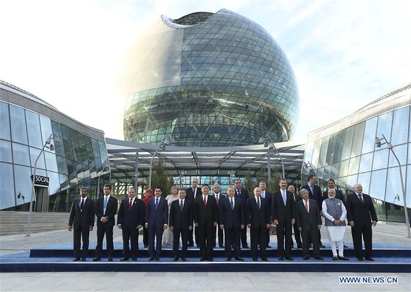 Chinese President Xi Jinping, other leaders and guests pose for a group photo before the opening ceremony of the Expo 2017 in Astana, Kazakhstan, June 9, 2017. (Xinhua/Pang Xinglei)