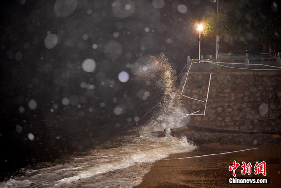 Typhoon Merbok hits Guangdong Province on Monday night. (Photo/Chinanews.com)