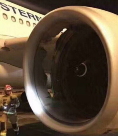 The left engine of a China Eastern Airlines plane is damaged. (Photo/Xinmin.cn)
