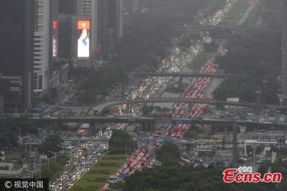 Traffic gridlock on Shennan Avenue in Shenzhen City, South Chinas Guangdong Province, June 13, 2017 after typhoon Merbok landed. (Photo/VCG)