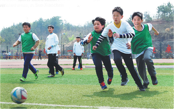 Students at Siyuan Experimental School in Jinzhai county, western Anhui province, compete in a soccer game during a PE class.Photos By Sun Xiaochen / China Daily