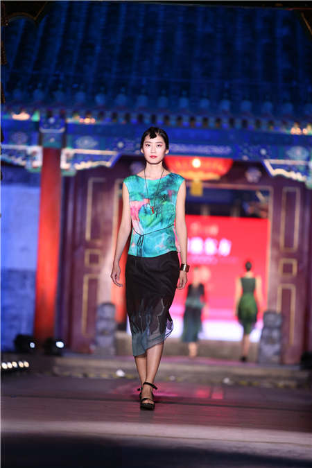 A model shows a creation of fashion brands that demonstrates how they enliven Chinese garments at a recent runway show at Prince Gong's Mansion in Beijing. (Photo by Jiang Dong/China Daily)