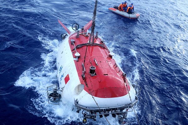 China's manned submersible Jiaolong surfaces after its dive in the Yap Trench on Tuesday. (Photo/Xinhua)