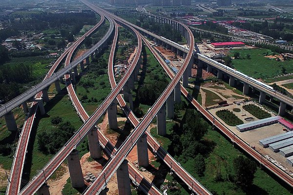 High-speed railways crisscross near the Zhengzhou East Station in Central China's Henan province. (Photo/Xinhua)