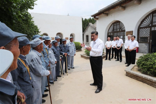 Chinese President Xi Jinping (R front) talks with veterans at the former site of a military region command in Xing County, north China's Shanxi Province, June 21, 2017. Xi had an inspection tour in Shanxi Wednesday. (Xinhua/Pang Xinglei)