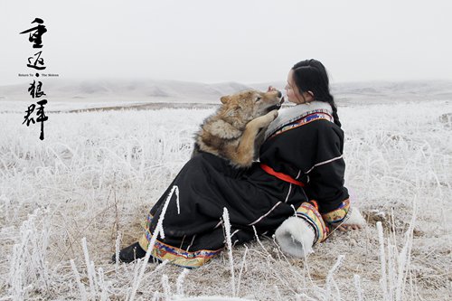 Green and Li Weiyi on the grasslands (Photo/Courtesy of Youth Enlight)