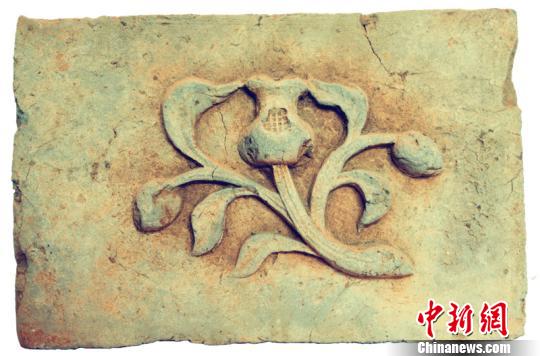 A flower carved into a Song Dynasty brick. (Photo/Chinanews.com)