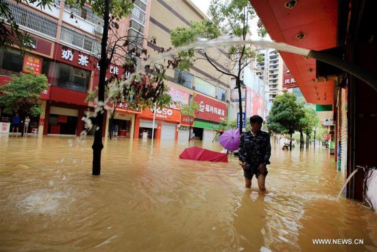 People use pumps to drain flood water in Fengshan County, south China's Guangxi Zhuang Autonomous Region, June 25, 2017. A torrential rain hit the county and caused flood from June 24 to 25. (Xinhua/Zhou Enge)