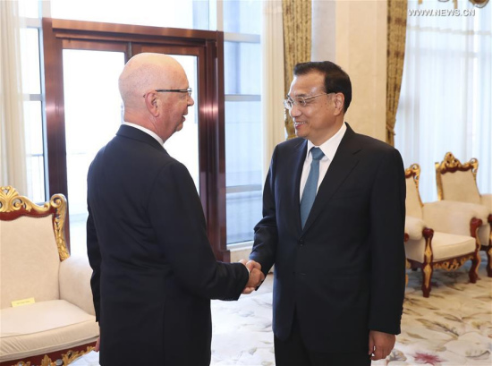 Chinese Premier Li Keqiang (R) meets with Klaus Schwab, World Economic Forum (WEF) founder and executive chairman, in Dalian, northeast China's Liaoning Province, June 26, 2017. (Xinhua/Pang Xinglei)