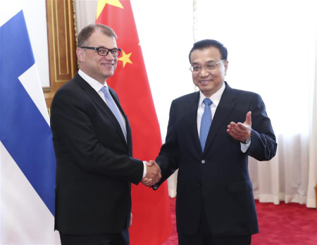 Chinese Premier Li Keqiang (R) holds talks with Finnish Prime Minister Juha Sipila, who is here to attend the Annual Meeting of the New Champions 2017, also known as Summer Davos, in Dalian, coastal city of northeast China's Liaoning Province, June 27, 2017. (Xinhua/Pang Xinglei)