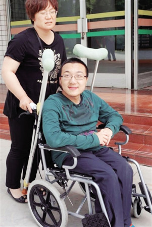Wei Xiang and his mother.