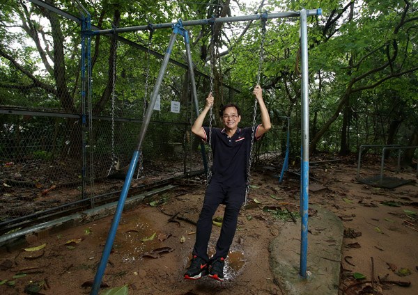 So Chi-keung, a SARS survivor, visits the physical therapy workshop he built from scratch. (Photo by PARKER ZHENG/CHINA DAILY)