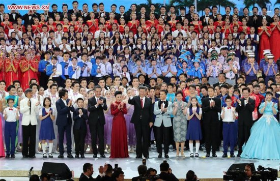 Chinese President Xi Jinping (C, front) steps onto the stage and sings in chorus the song Ode to the Motherland with the performers and the audience during a grand gala in Hong Kong, June 30, 2017. (Xinhua/Ma Zhancheng)