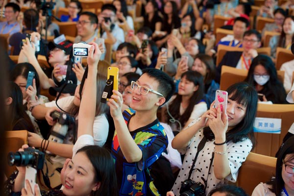 With China's growing national strength and success in developing economic and trade ties with other countries, it's predicted that exporters in the mainland will enjoy low taxes and convenient customs services, plus more trade agreements with other countries, especially those participating in the Belt and Road Initiative, he said.  Hsu Jung-hsiao, a 76-year-old retiree from Taiwan who attended the forum, said: I'm not surprised that a growing number of people are willing to live and work in the mainland. For one thing, transportation and public services in major cities are much better than in Taiwan.  I have lived in Taiwan since my parents took me to the island in 1949, but I have visited my hometown, Yancheng, Jiangsu province, every year for the past decade. The rapid development of airports and highways mean it's now convenient for me to visit my sister in Yancheng every year, he said.  Hsu's sons work in Shanghai and Guangzhou, Guangdong province, because they believe the economic development of large mainland cities offers great potential.  Visitor numbers rise  Last year, 5.7 million people from Taiwan traveled to the mainland, underscoring the steady growth since the two sides resumed communications 30 years ago.  In Nov 1987, after long-standing restrictions on trade and direct communications were abandoned, the Taiwan authorities allowed residents to visit relatives in the mainland. The move ended 38 years without formal communications between the two sides, even though trade via third countries thrived in the 1970s.  In 2011, in a bid to boost Taiwan's tourism sector, residents of three mainland cities were allowed to visit Taiwan as individuals - before, visitors were only allowed as members of tour groups. The number of eligible cities has been expanded to 47.  Hsu said he has full confidence in cross-Straits businesses and people-to-people exchanges, despite temporary setbacks, because people on both sides share the same roots, traditions, cultural values, culinary habits and language. Moreover, the mainland offers a wider range of employment and business opportunities, and the lifestyle is virtually undistinguishable from that in Taiwan.  That point was echoed by Chow: I like living in Xiamen. One important factor is that there is no difference when I go to restaurants or supermarkets in the city. I can get everything I want, just like at home.  Despite the political setbacks, Yin Cunyi, a professor at Tsinghua University's Institute of Taiwan Studies, believes the mainland's determination to improve the lives of people on both sides of the Straits remains unchanged. The political relations between the two sides are virtually 'frozen', but communications between people on both sides of the Straits are really 'hot', because they still need to trade, he said.  The mainland's growing popularity with businesspeople from the island is demonstrated by the number of startups in the Taiwan pavilion in the Xiamen section of the Fujian Free Trade Zone. To date, 81 companies have chosen to base themselves in the pavilion, which opened a year ago.  It is an irreversible trend; businesses and organizations on both sides will engage in a wider range of exchanges and interactions in the coming years, Yin said.