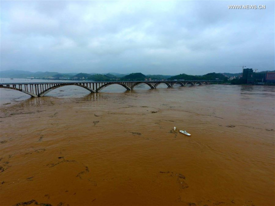 Photo taken on July 4, 2017 shows the swelling Xijiang River in Tengxian County, south China's Guangxi Zhuang Autonomous Region. The Xijiang River's water level in Tengxian County reached 25.82 meters Tuesday noon, 2.82 meters higher than the warning line. (Xinhua/Huang Xiaobang) 