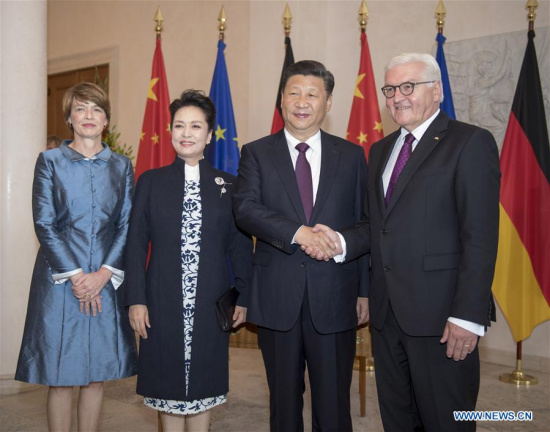 Chinese President Xi Jinping (2nd R) and his wife Peng Liyuan (2nd L), pose for photos with German President Frank-Walter Steinmeier (1st R) and his wife Elke Buedenbender in Berlin, capital of Germany, July 5, 2017. Xi met with German President Frank-Walter Steinmeier in Berlin on Wednesday. (Xinhua/Li Xueren)