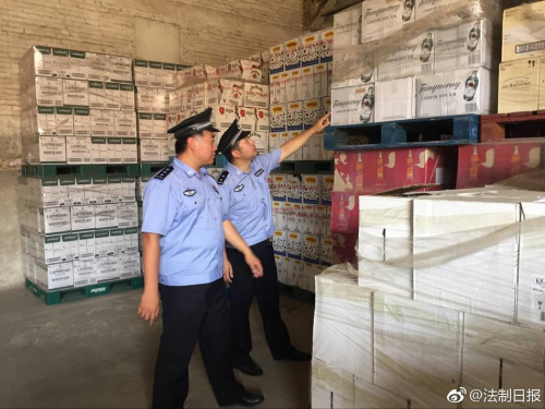 Tianjin Customs smashes a smuggling case involving some 5 million liters of wine, beers and mineral water. Photo/Weibo account)