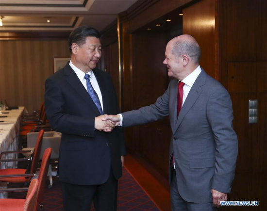 Chinese President Xi Jinping (L) meets with Hamburg's mayor Olaf Scholz in Hamburg, Germany, July 6, 2017. (Xinhua/Xie Huanchi)