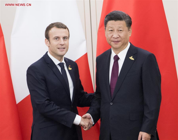 Chinese President Xi Jinping (R) meets with his French counterpart Emmanuel Macron in Hamburg, Germany, July 8, 2017. (Xinhua/Li Xueren)