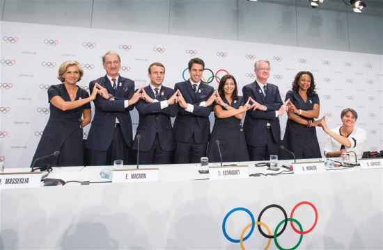 French President Emmanuel Macron (3rd L), Paris 2024 Olympic bid co-president Tony Estanguet (4th L) attend a press conference after the presentation of the Paris 2024 Candidate City Briefing for International Olympic Committee (IOC) members at the SwissTech Convention Centre, in Lausanne, Switzerland, July 11, 2017. (Xinhua/Xu Jinquan)
